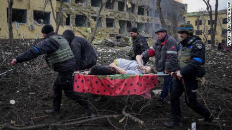 The death of a pregnant woman and her baby after the bombing of the maternity hospital in Mariupol 
