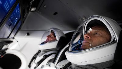 Mike Lopez-Alegria and Larry Connor in SpaceX Training