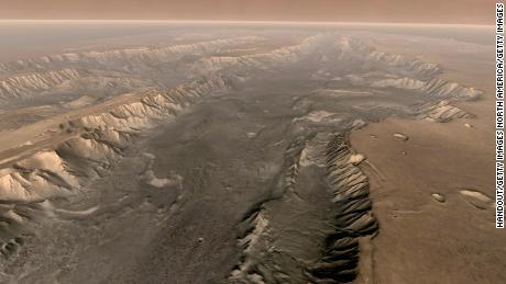 & # 39;  large amounts of water & # 39;  Found on Mars & # 39;  Huge version of the Grand Canyon