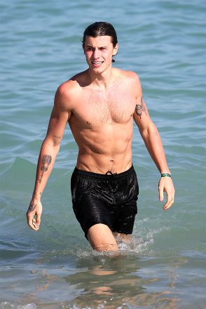 Singer Shawn Mendes looks hot as he steps out of the ocean during a day at the beach in Miami.  January 06, 2022 Pictured: Shawn Mendes.  Image credit: MEGA TheMegaAgency.com +1888505 6342 (MEGA818074_001.jpg) [Photo via Mega Agency]