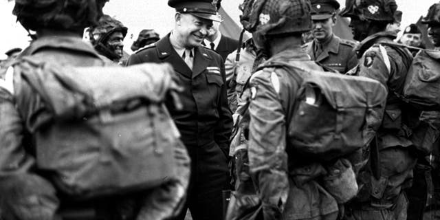 General Eisenhower gives the order of the day, "Complete victory - nothing else" The paratroopers were in England just before they boarded their planes to participate in the first attack in the conquest of Europe.