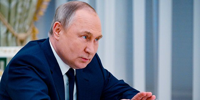 Sanchez invited Russian President Vladimir Putin to "the aggressor."