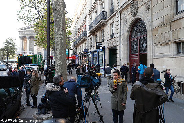 Alone: ​​the thieves succeeded in tracing her to the Hotel De Pourtales in the 8th arrondissement, where reporters were filmed after the crime